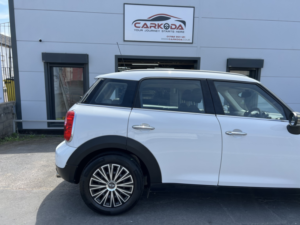 2012 MINI Countryman 1.6 One Countryman in White — image 5