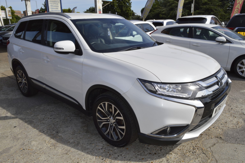 2018 Mitsubishi Outlander 2.2 Di-D 3 in White — image 1