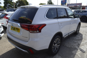 2018 Mitsubishi Outlander 2.2 Di-D 3 in White — image 2