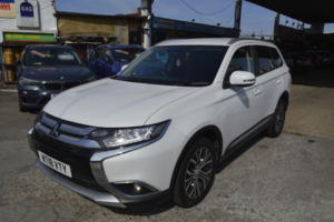 2018 Mitsubishi Outlander 2.2 Di-D 3 in White — image 3