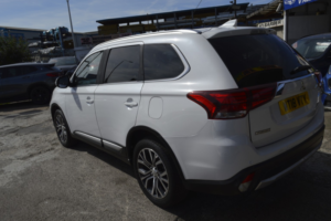 2018 Mitsubishi Outlander 2.2 Di-D 3 in White — image 4