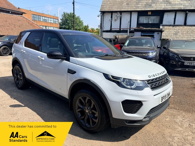 2019 Land Rover Discovery Sport Td4 Landmark in White — image 1