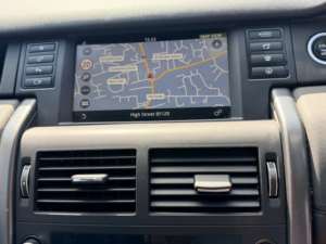 2019 Land Rover Discovery Sport Td4 Landmark in White — image 6