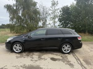 2010 Toyota Avensis 2.2 D-Cat T4 in Black — image 2