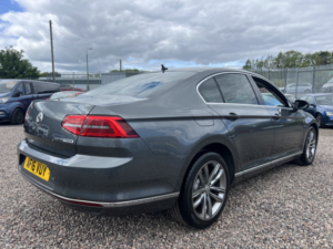 2016 Volkswagen Passat 2.0 Tdi Bluemotion Tech Gt in Grey — image 2