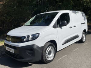 2025 Vauxhall Combo 1.5 Combo Crewvan Xl Prime 1.5d 100 S&s Mt6 in White — image 3