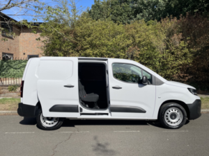 2025 Vauxhall Combo 1.5 Combo Crewvan Xl Prime 1.5d 100 S&s Mt6 in White — image 6