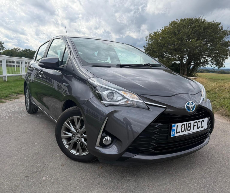 2018 Toyota Yaris 1.5 Vvt-H Icon E-CVT Euro 6 (s/s) 5dr in Grey — image 1
