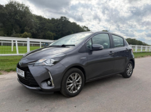 2018 Toyota Yaris 1.5 Vvt-H Icon E-CVT Euro 6 (s/s) 5dr in Grey — image 4