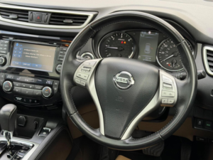 2016 Nissan Qashqai 1.6 Dci Tekna Xtron 2WD Euro 6 (s/s) 5dr in Red — image 2