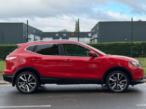 2016 Nissan Qashqai 1.6 Dci Tekna Xtron 2WD Euro 6 (s/s) 5dr in Red — image 5