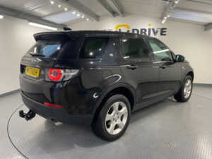 2017 Land Rover Discovery Sport 2.0 Td4 Pure Edition SUV 5dr Diesel Manual 4WD Euro 6 (s/s) (5 Seat) (150 Ps) in Black — image 5