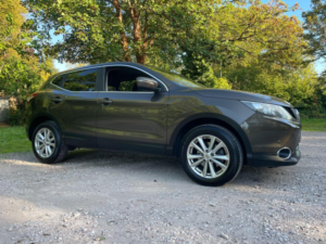 2014 Nissan Qashqai 1.2 Dig-T Acenta Premium 2WD Euro 5 (s/s) 5dr in Beige — image 3