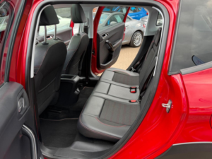 2018 Peugeot 2008 1.6 Bluehdi Gt Line Euro 6 5dr in Red — image 5
