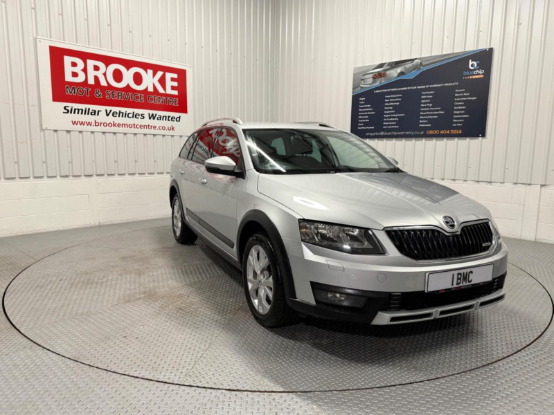 2015 Skoda Octavia 2.0 Tdi Scout DSG 4WD Euro 6 (s/s) 5dr in Silver — image 1