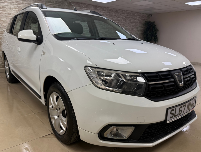 2017 Dacia Logan Mcv 0.9 Tce Laureate Estate 5dr Petrol Manual Euro 6 (s/s) (90 Ps) in White — image 1