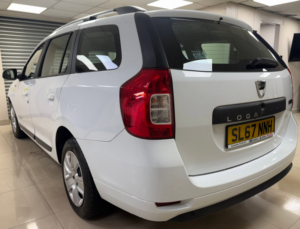2017 Dacia Logan Mcv 0.9 Tce Laureate Estate 5dr Petrol Manual Euro 6 (s/s) (90 Ps) in White — image 3