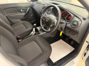 2017 Dacia Logan Mcv 0.9 Tce Laureate Estate 5dr Petrol Manual Euro 6 (s/s) (90 Ps) in White — image 5