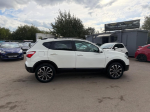 2013 Nissan Qashqai 1.6 360 2WD Euro 5 5dr in White — image 6