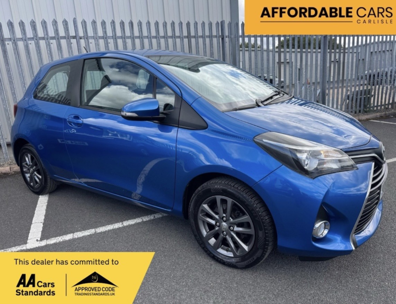 2015 Toyota Yaris 1.3 Icon in Blue — image 1