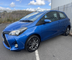 2015 Toyota Yaris 1.3 Icon in Blue — image 2