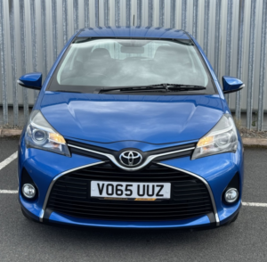 2015 Toyota Yaris 1.3 Icon in Blue — image 3