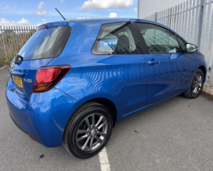 2015 Toyota Yaris 1.3 Icon in Blue — image 5