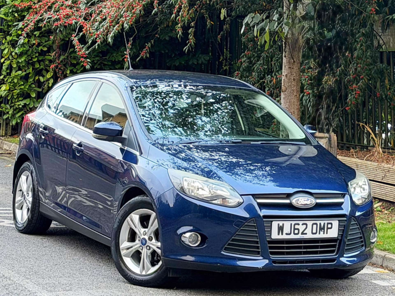 2012 Ford Focus 1.6 Zetec Hatchback 5dr Petrol Powershift Euro 5 (125 Ps) in Blue — image 1