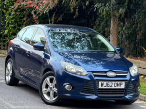 2012 Ford Focus 1.6 Zetec Hatchback 5dr Petrol Powershift Euro 5 (125 Ps) in Blue — image 2