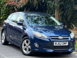 2012 Ford Focus 1.6 Zetec Hatchback 5dr Petrol Powershift Euro 5 (125 Ps) in Blue — image 3