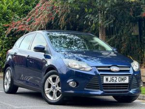 2012 Ford Focus 1.6 Zetec Hatchback 5dr Petrol Powershift Euro 5 (125 Ps) in Blue — image 4