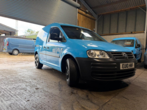 2010 Volkswagen Caddy 2.0 Sdi Pd C20 L1 Standard Roof 4dr in Blue — image 2