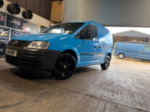 2010 Volkswagen Caddy 2.0 Sdi Pd C20 L1 Standard Roof 4dr in Blue — image 3