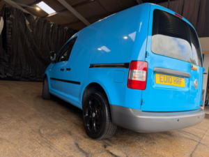 2010 Volkswagen Caddy 2.0 Sdi Pd C20 L1 Standard Roof 4dr in Blue — image 4