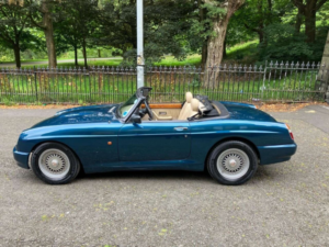 1995 MG Rv8 4.0 in Blue — image 2