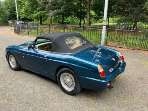 1995 MG Rv8 4.0 in Blue — image 3