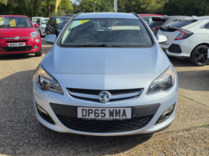 2015 Vauxhall Astra 1.6 I Design in Silver — image 2