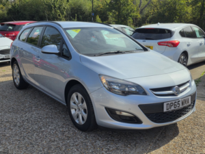 2015 Vauxhall Astra 1.6 I Design in Silver — image 3