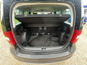 2012 Skoda Yeti 2.0 Tdi Se in Black — image 4