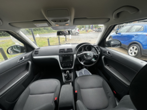 2012 Skoda Yeti 2.0 Tdi Se in Black — image 6