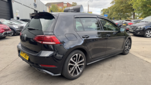 2017 Volkswagen Golf 2.0 Tdi Bluemotion Tech R-Line Diesel Black 5dr 1 Owner+belt Done+satnav in Black — image 4