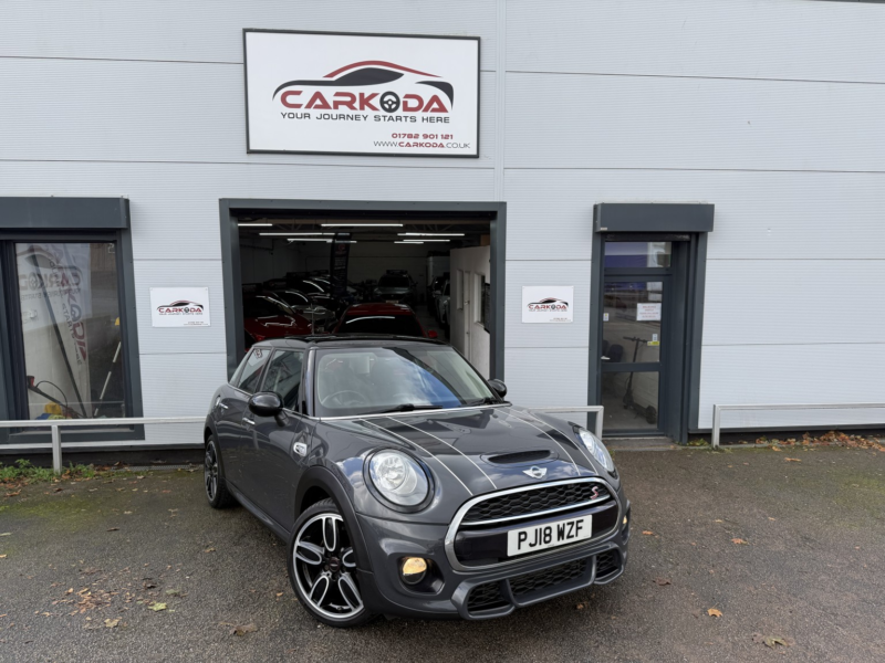 2018 MINI Hatch 2.0 5-Door Hatch Cooper S in Grey — image 1