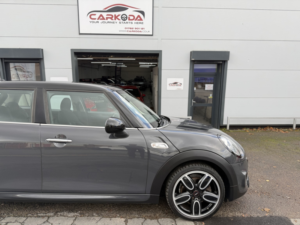 2018 MINI Hatch 2.0 5-Door Hatch Cooper S in Grey — image 4