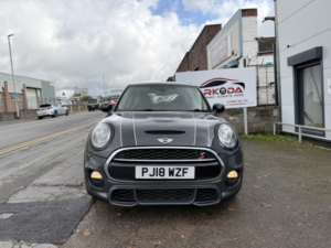 2018 MINI Hatch 2.0 5-Door Hatch Cooper S in Grey — image 5