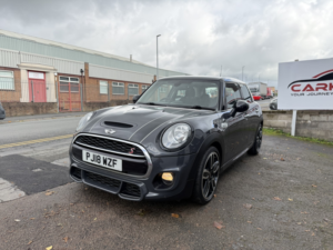 2018 MINI Hatch 2.0 5-Door Hatch Cooper S in Grey — image 6