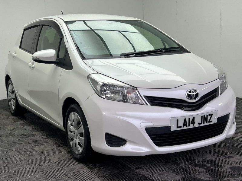 2014 Toyota Yaris 1.33 Dual Vvt-I Icon Plus Multidrive S Euro 5 5dr in White — image 1