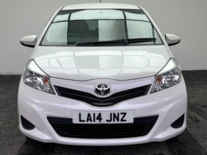 2014 Toyota Yaris 1.33 Dual Vvt-I Icon Plus Multidrive S Euro 5 5dr in White — image 2