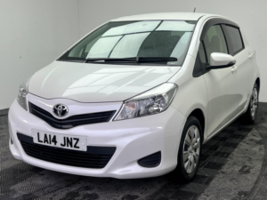 2014 Toyota Yaris 1.33 Dual Vvt-I Icon Plus Multidrive S Euro 5 5dr in White — image 3