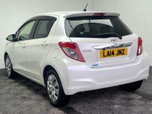 2014 Toyota Yaris 1.33 Dual Vvt-I Icon Plus Multidrive S Euro 5 5dr in White — image 4