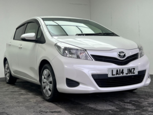 2014 Toyota Yaris 1.33 Dual Vvt-I Icon Plus Multidrive S Euro 5 5dr in White — image 5